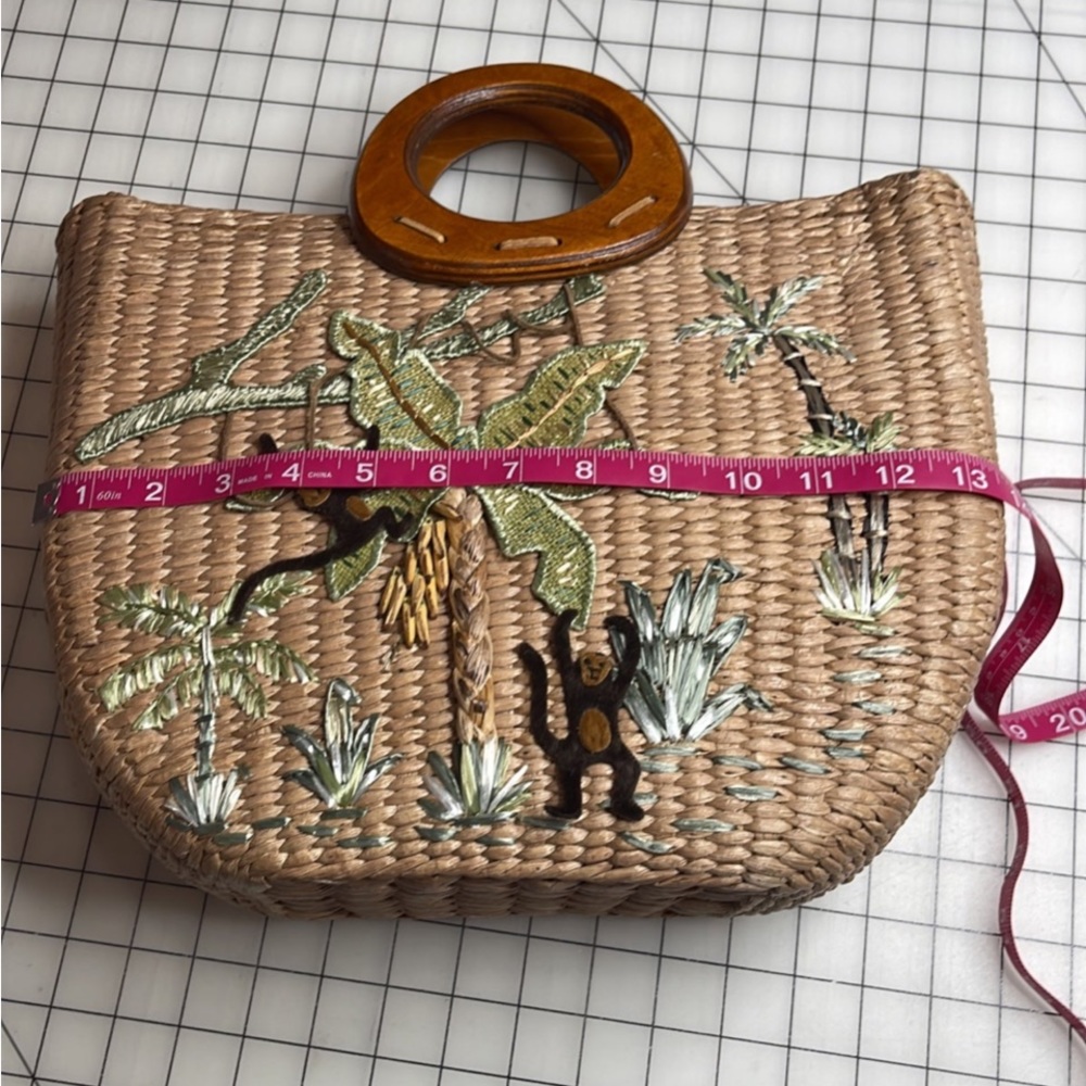 Wicker basket with monkeys